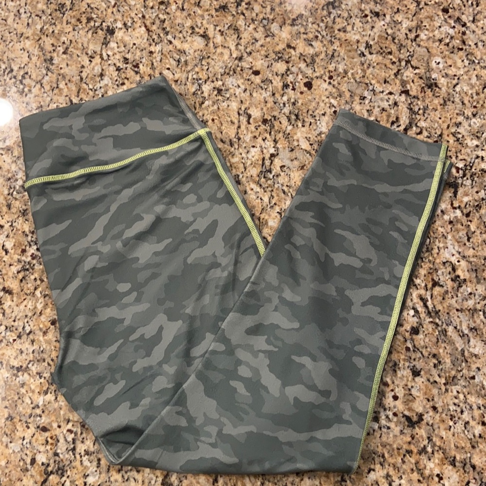 NEW- Vineyard Vines Skip Monday Leggings